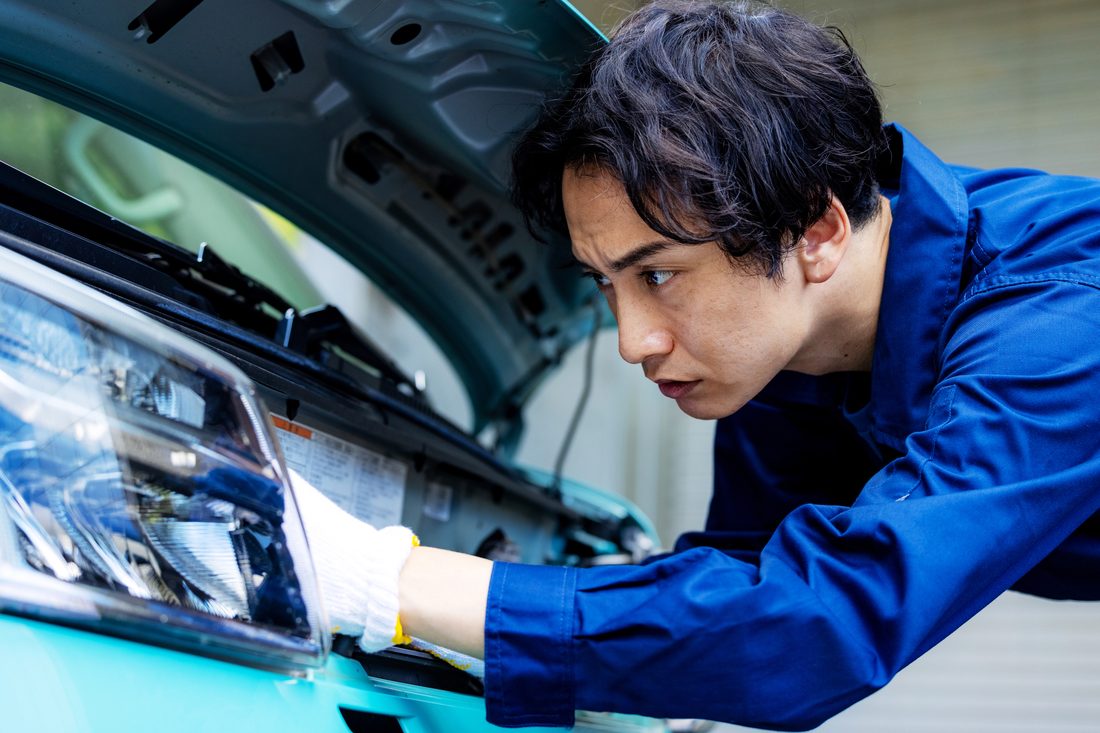 車検・整備を点検する整備士|車検・税金コミコミの定額